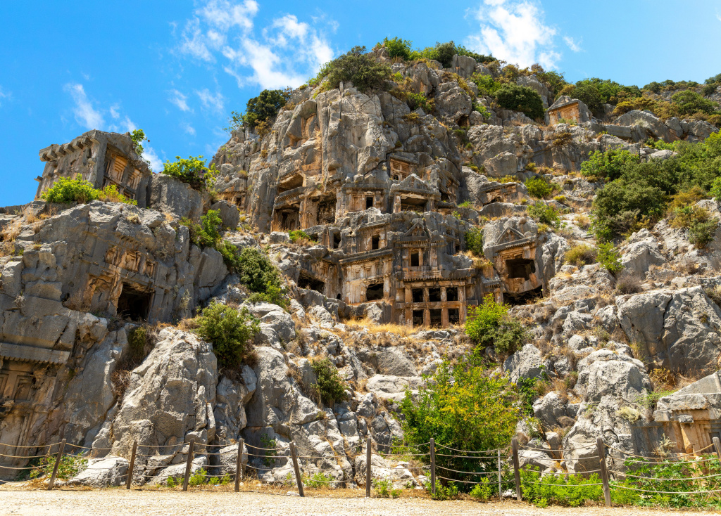 Руины города Мира