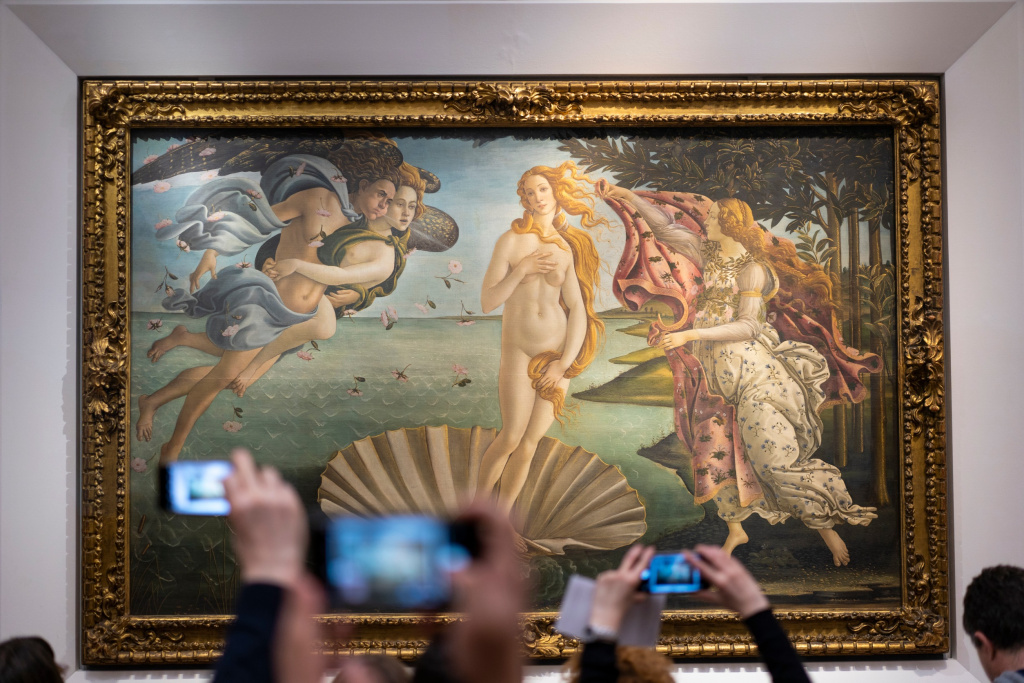 Знаменитая работа Боттичелли «Рождение Венеры» в галерее Уффици
