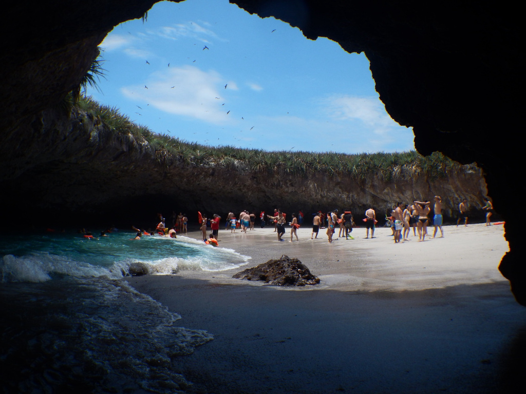 Остров в Мариета – необычный скрытый пляж недалеко от западного побережья Мексики