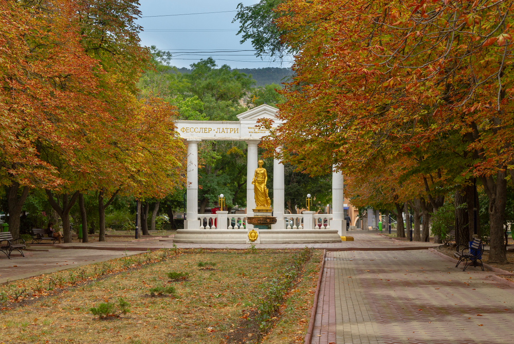 Осенний парк в Феодосии