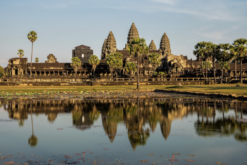 Ангкор-Ват - храмовый комплекс в Камбодже и крупнейший религиозный памятник в мире, Сиемреап, Камбоджа