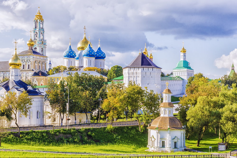 Троице-Сергиева лавра – крупнейший мужской монастырь России