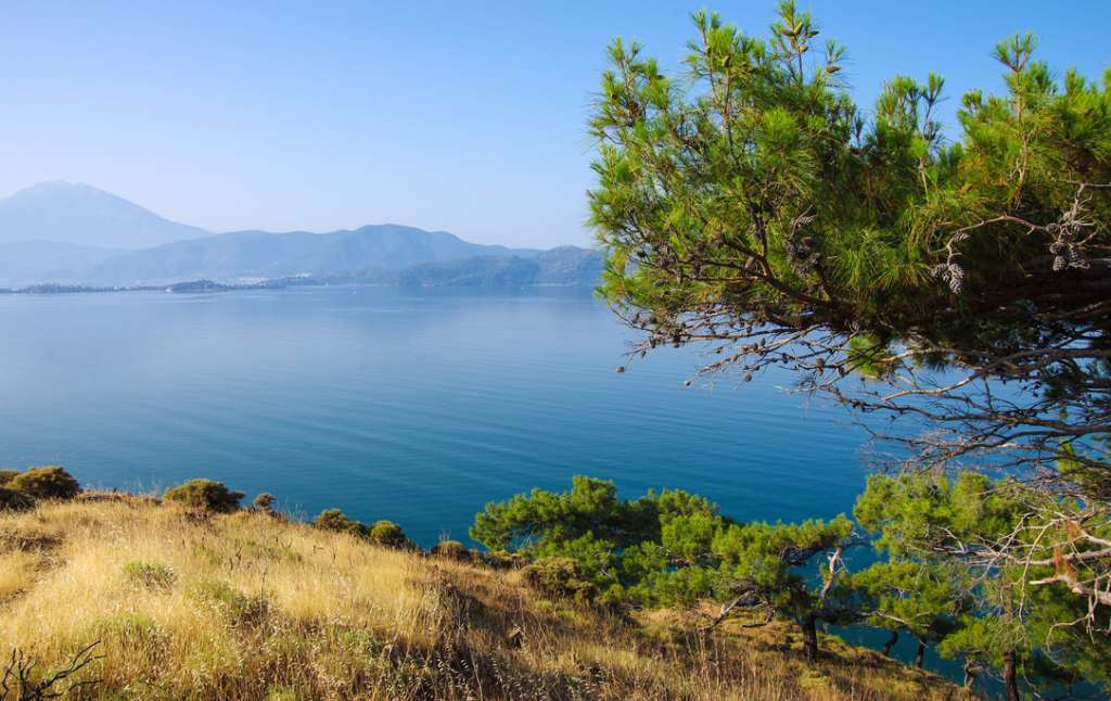 когда можно купаться в турции весной