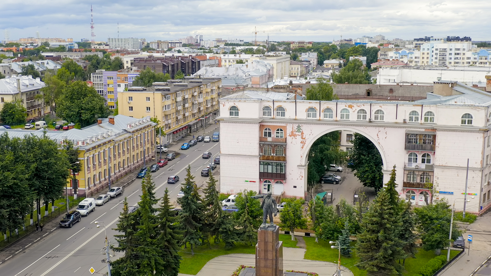 В Ярославле есть своя Красная площадь с В.И.Лениным