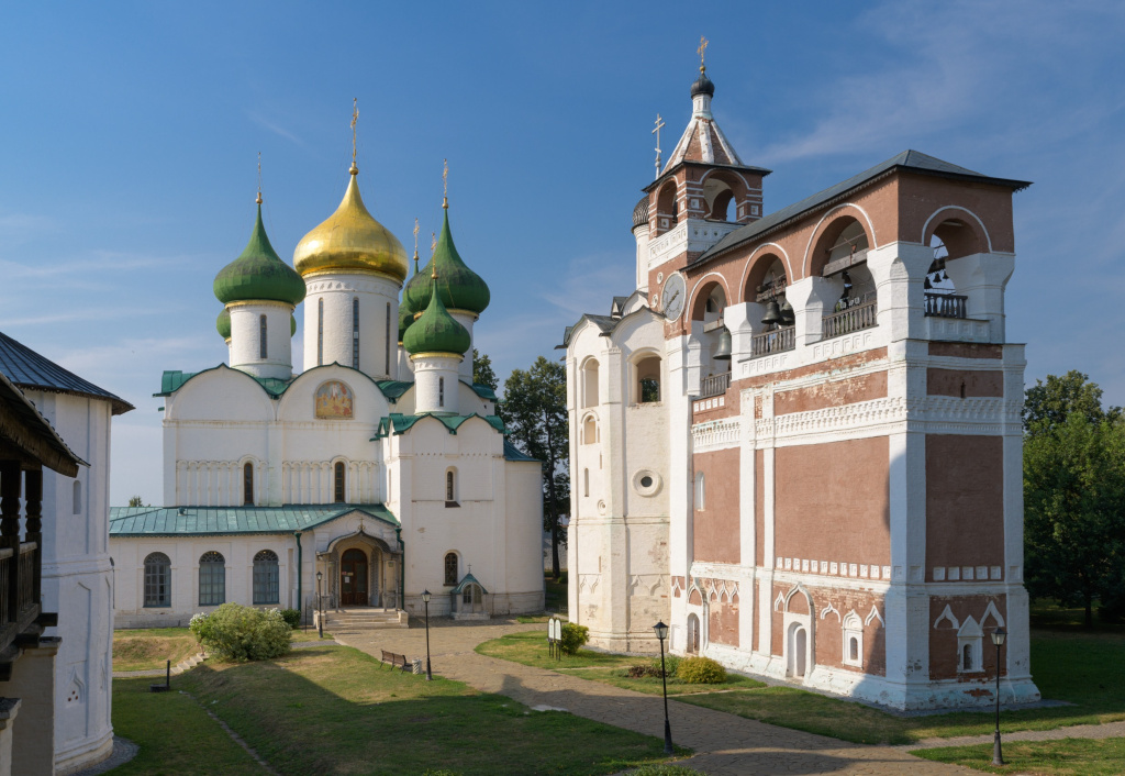 Спасо-Преображенский собор и колокольня (звонница) в Спасо-Евфимиевом монастыре Суздаля