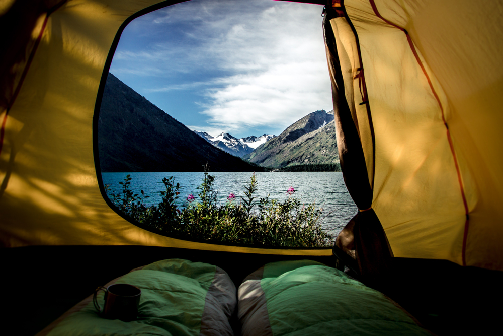 Одно из преимуществ путешествий с палаткой – это возможность проснуться с незабываемым видом