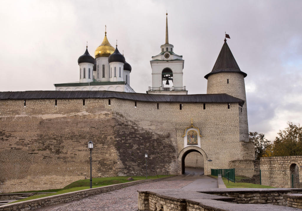 Троицкие ворота в Кроме (Кремле) в Пскове