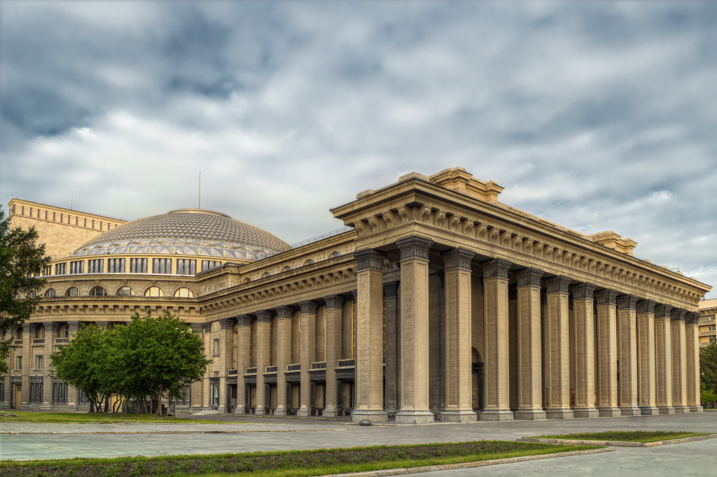 Новосибирский академический оперный театр - крупнейшее театральное здание России