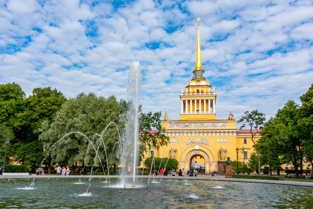 Александровский сад расположен в самом сердце Санкт-Петербурга