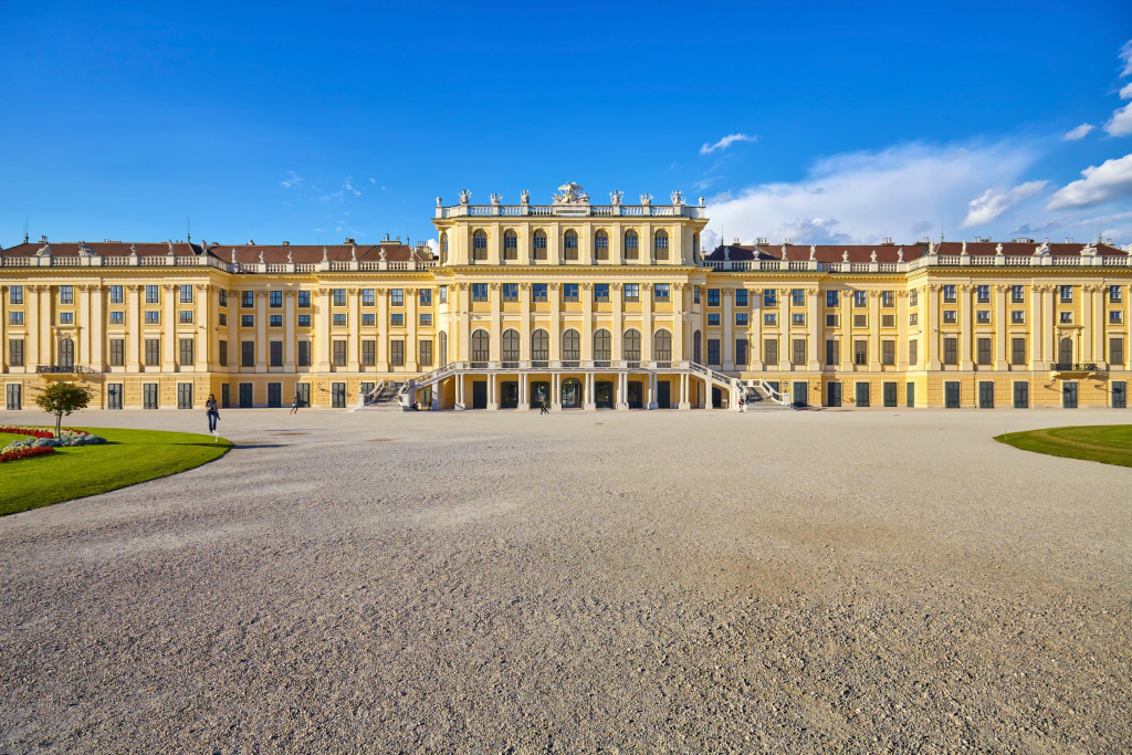 Шёнбрунн – основная летняя резиденция австрийских императоров династии Габсбургов