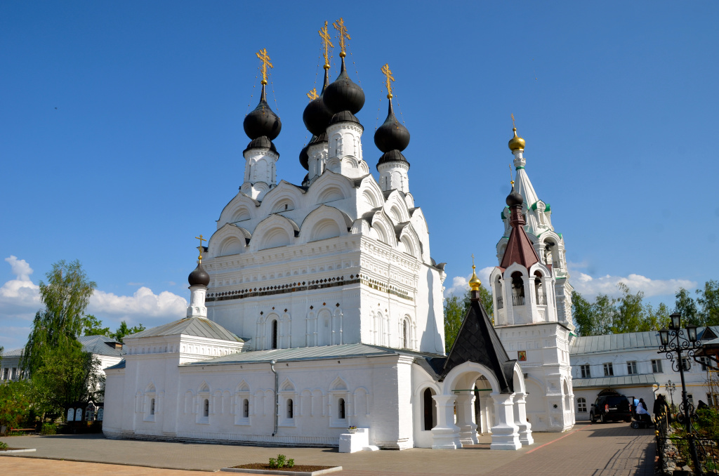 Свято-Троицкий монастырь.jpg