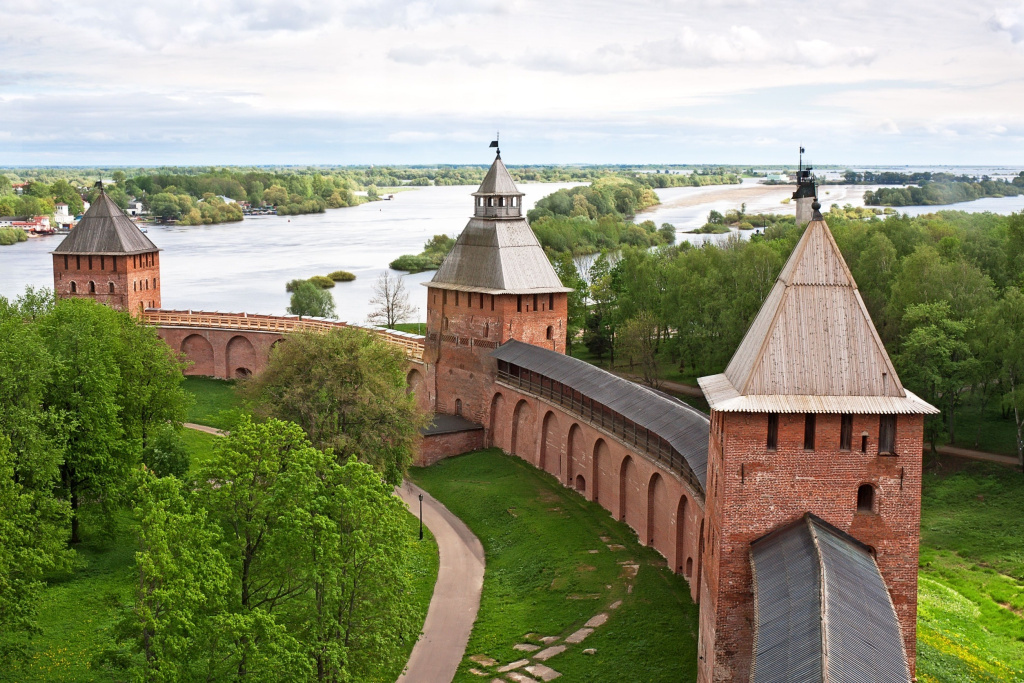Старые башни Новгородского детинца (Новгородского кремля), Великий Новгород, Россия