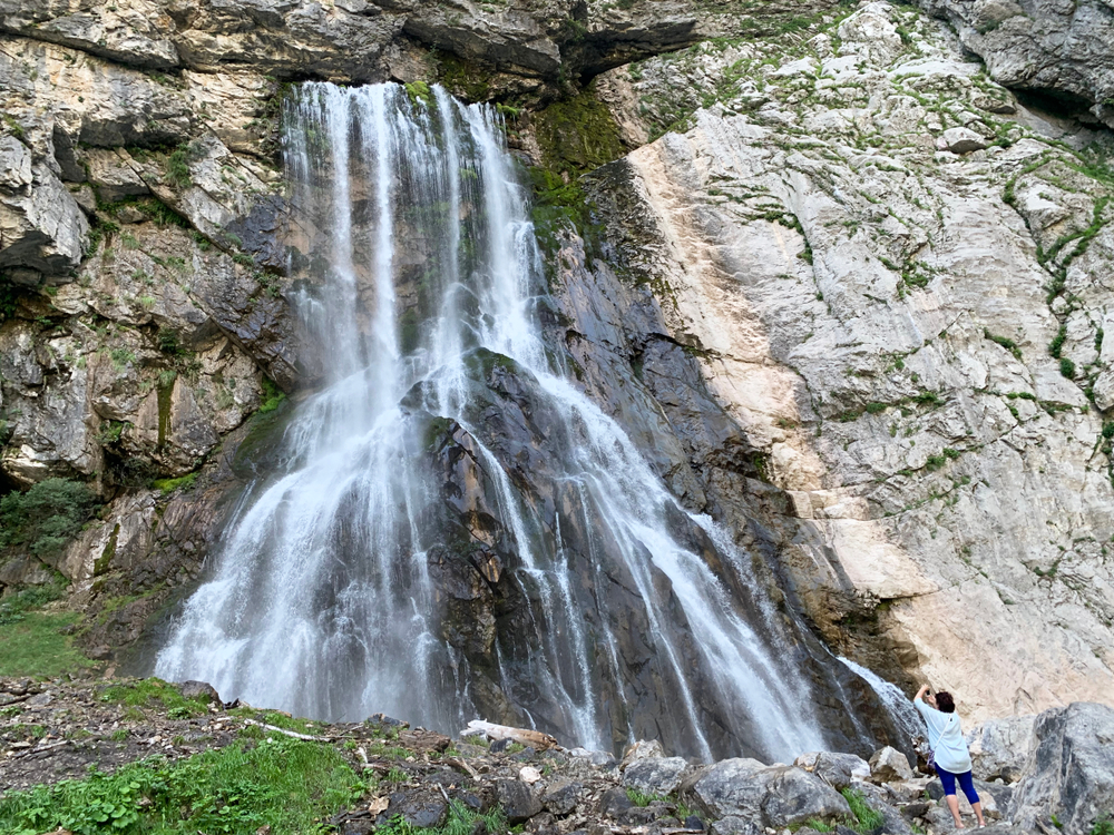 Гегский водопад высотой около 70 метров