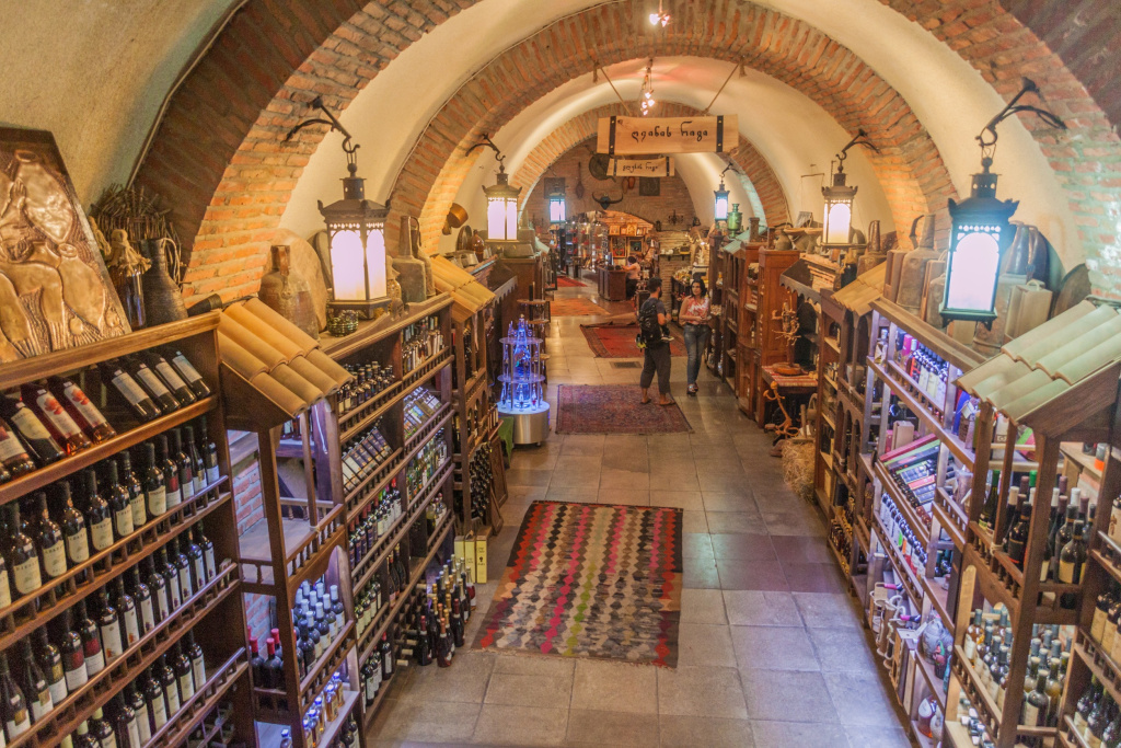Подземная сувенирная галерея Underground Meidan Bazaar в Тбилиси