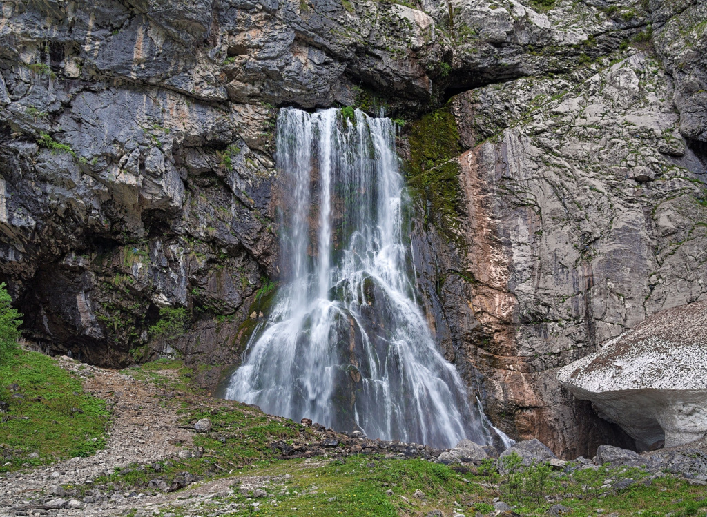 Гегский водопад (он же Черкесский водопад) или Черкесский водопад в Республике Абхазия