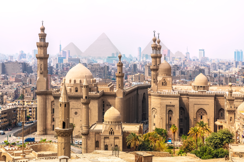 устремленные ввысь минареты Каирских мечетей