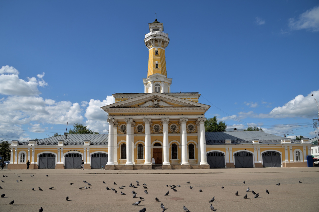 Пожарная каланча - выдающийся архитектурный памятник эпохи классицизма, главное украшение центральной Сусанинской площади Костромы