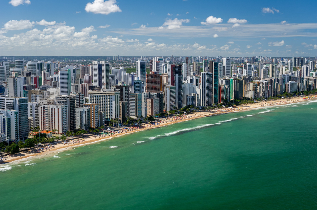 Пляж Боа Виагем в городе Ресифи – один из самых больших и посещаемых пляжей в северо-восточной Бразилии