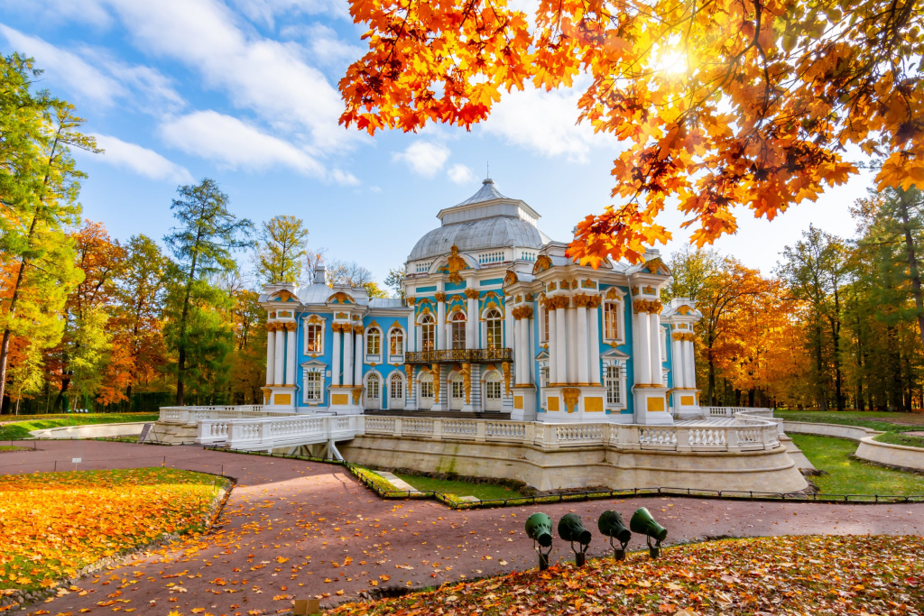 Павильон Эрмитаж в осеннем Екатерининском парке, г. Пушкин (Царское Село).