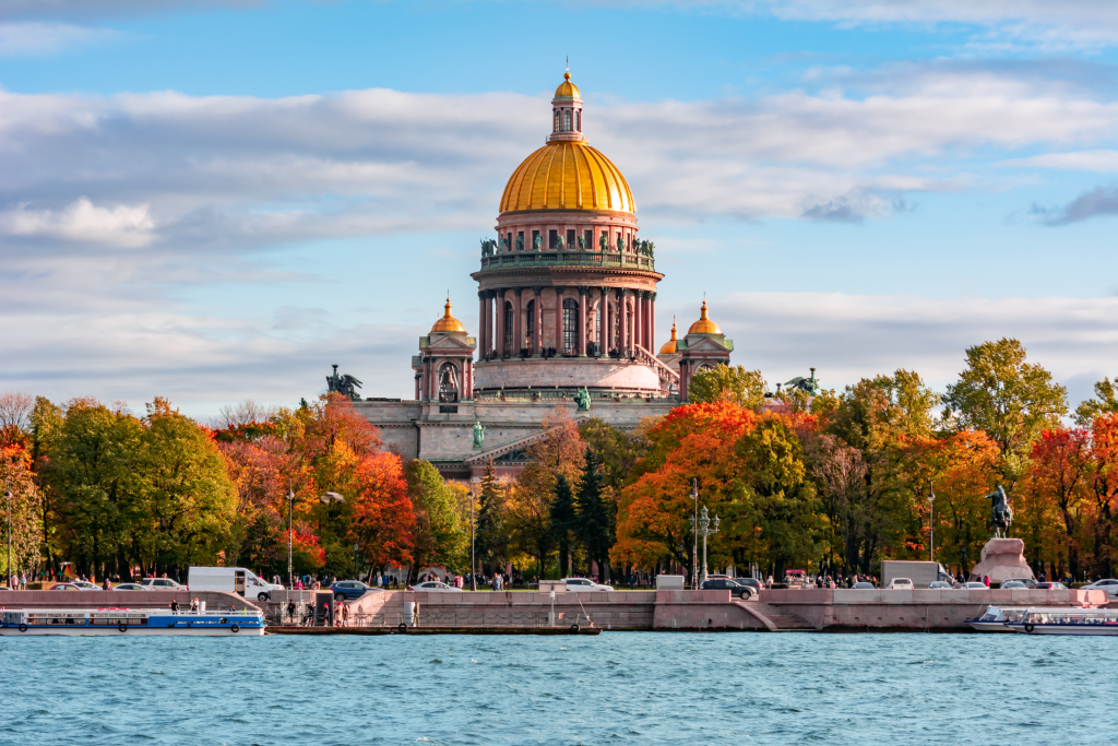 Вид на Исаакиевский собор осенью, Санкт-Петербург
