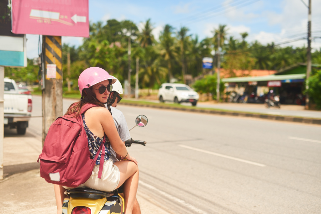 Таиланд, туристы на байке.jpg