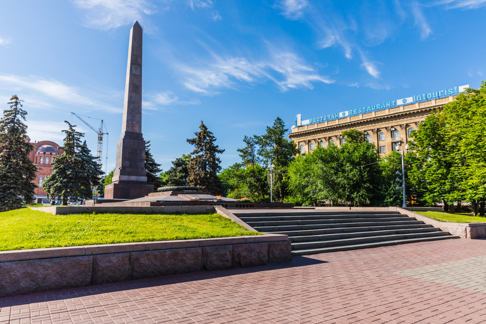 Площадь Павших Борцов — это главная площадь Волгограда