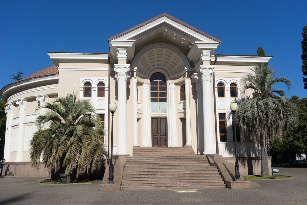 Абхазский государственный театр им. С. Чанба в Сухуми Абхазия